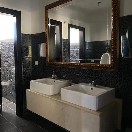 Park Hotel Velipojë